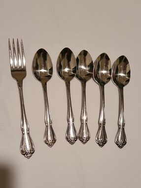 1881 Rogers Stainless Oneida Arbor Rose Floral, 6 Pieces Silver Flatware